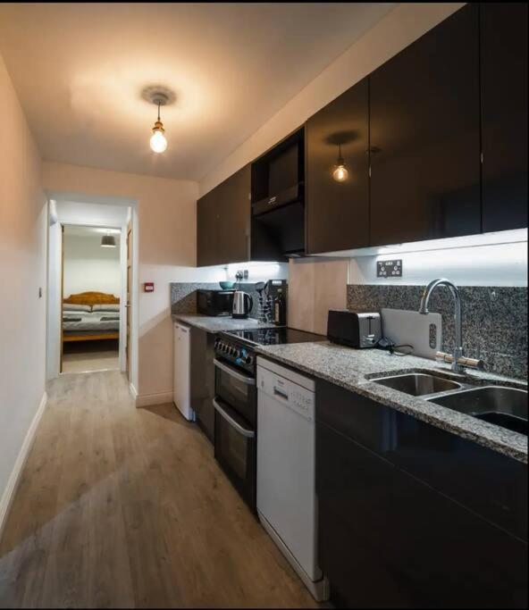 Spacious 2 Bedroom Apartment Near Seafront 彭赞斯 外观 照片